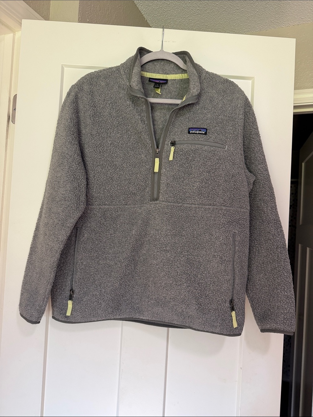Patagonia women’s Gray Quarter-Zip Pullover - Picture 1 of 2